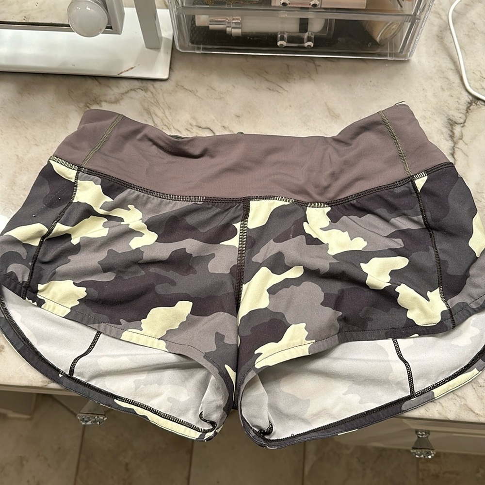 Lululemon Camo Speed ups